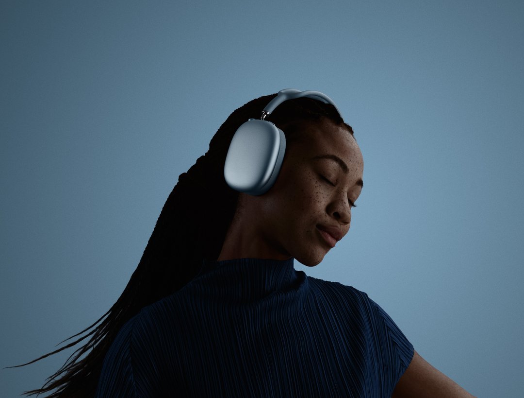 Apple Airpods Max USB-C — Ilustrační foto — barva se může lišit